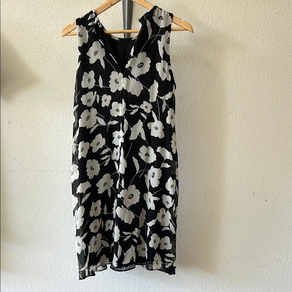 Calvin Klein Black and White Flowy Dress size 6 NWT - Picture 5 of 8
